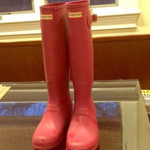 Hunter tall boots size 9-raspberry color